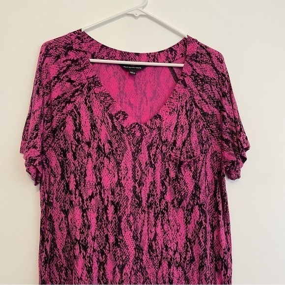 ROCK & REPUBLIC Pink Black Snakeskin Snake Animal Print V-Neck Short Sleeve Tee - Picture 3 of 11